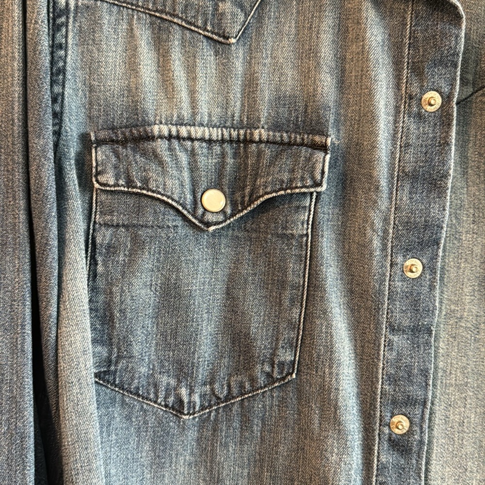 Levi's Button Down Sized Small - image 5